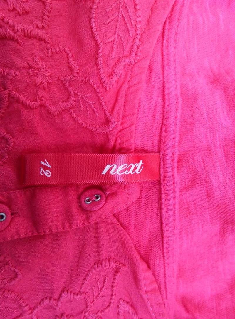 Next Stl 12 (40) Färg Fuchsia Rund urringning Popover Blus Knappar ärm 3/4 Material Bomull 100%