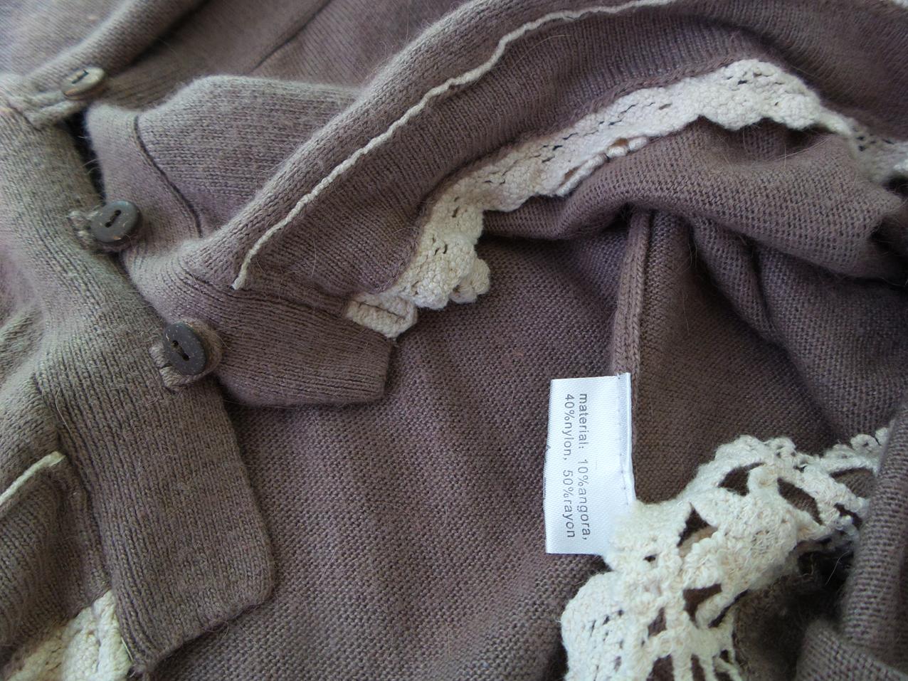 Ester Eleonora Stl XL Färg Beige V-ringning Lång knäppt kofta ärm 3/4 Material Rayon Finstickat