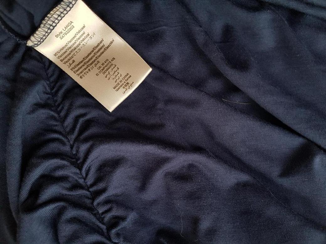 Soaked in luxury Stl XS Färg Marinblå Draperad Tunika blus Kortärmad Material Viskos