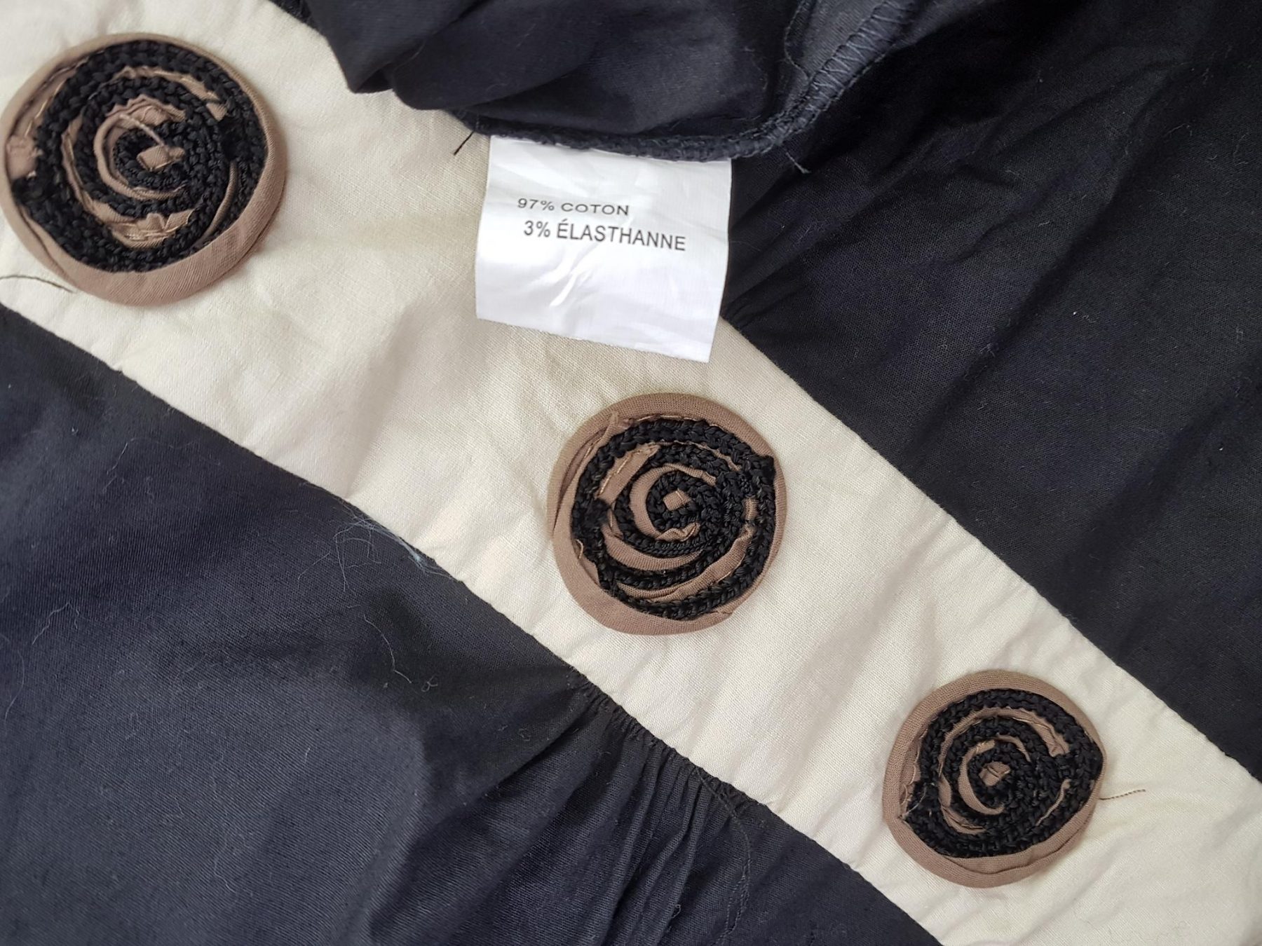 Sophyline Stl L/XL Färg Svart Rund urringning Skal Klänning Ärmlös Knälängd Material Bomull