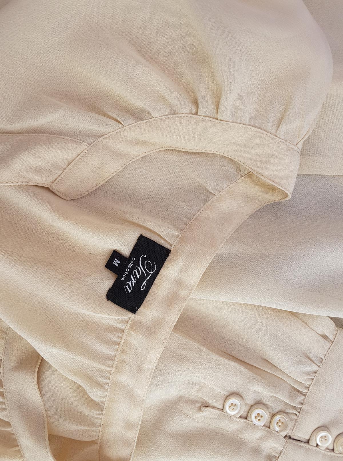 Tara Stl M Färg Beige Split Crew Neck Knäppt Tunika Blus Långärmad