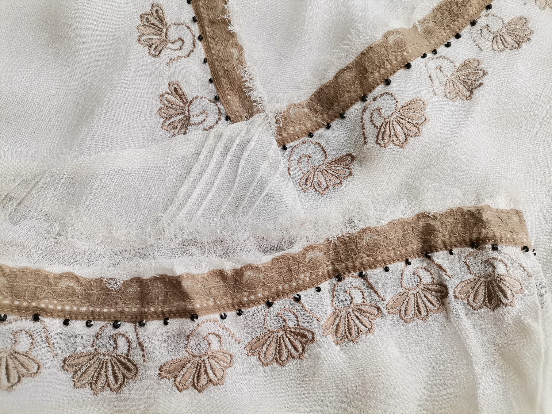 Simple wish Stl M Färg Beige V-ringning Blus Ärmlös