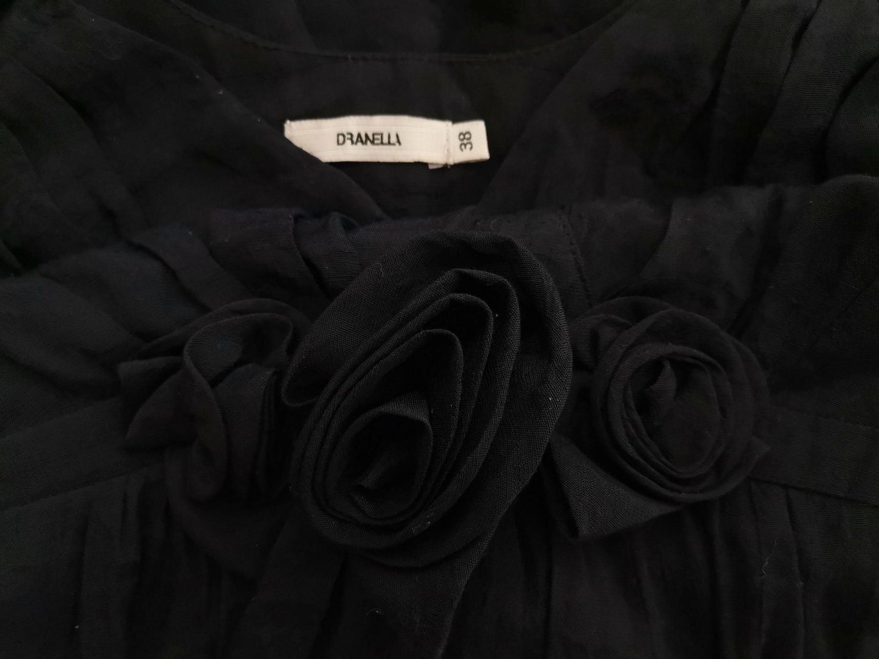 Dranella Stl 38 Färg Svart V-ringning Balklänning Afton Klänning Ärmlös Midi Material Rayon