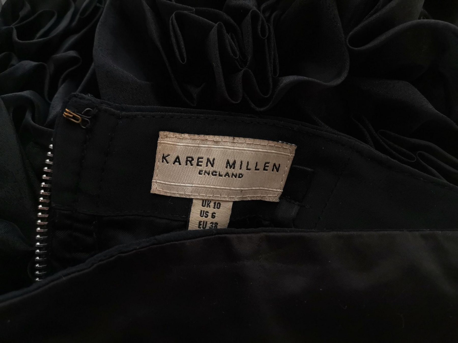 Karen MILLEN Stl 10 (38) Färg Svart Ränder Axelbandslös Kroppsnära Klänning Ärmlös Kort Material Siden