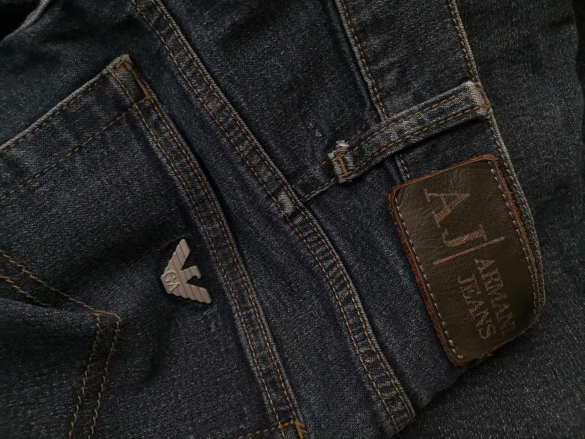 AJ ARMANI JEANS Stl W32 L31 Färg Marinblå Jeans Material Bomull