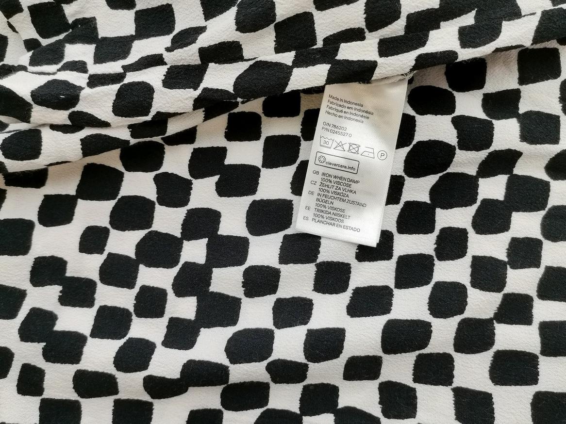 H&m Stl 40 Färg Vit Rutigt Rund urringning Blus Långärmad