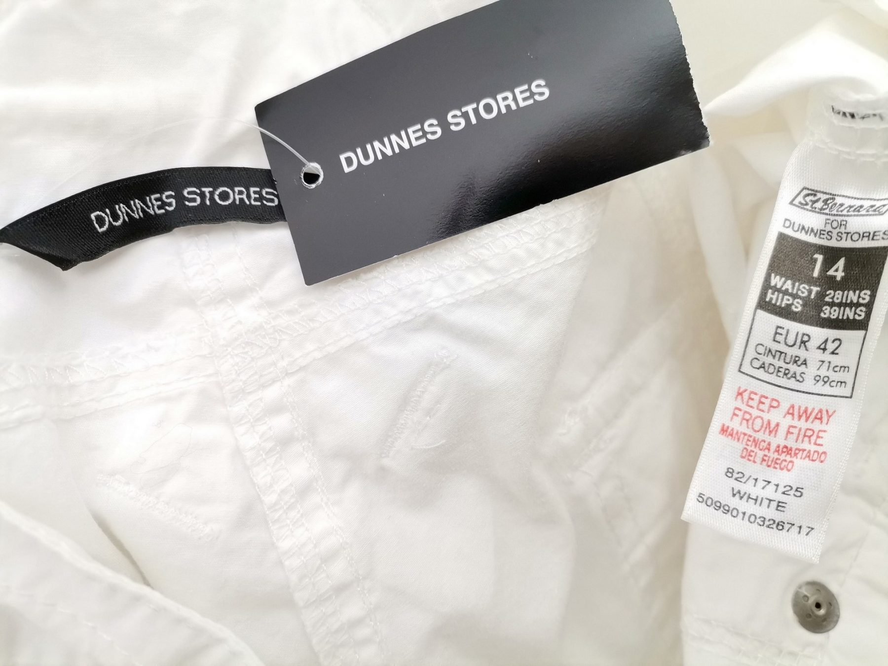 Dunnes stores Stl 14 (42) Färg Vit Shorts Material Bomull 100%