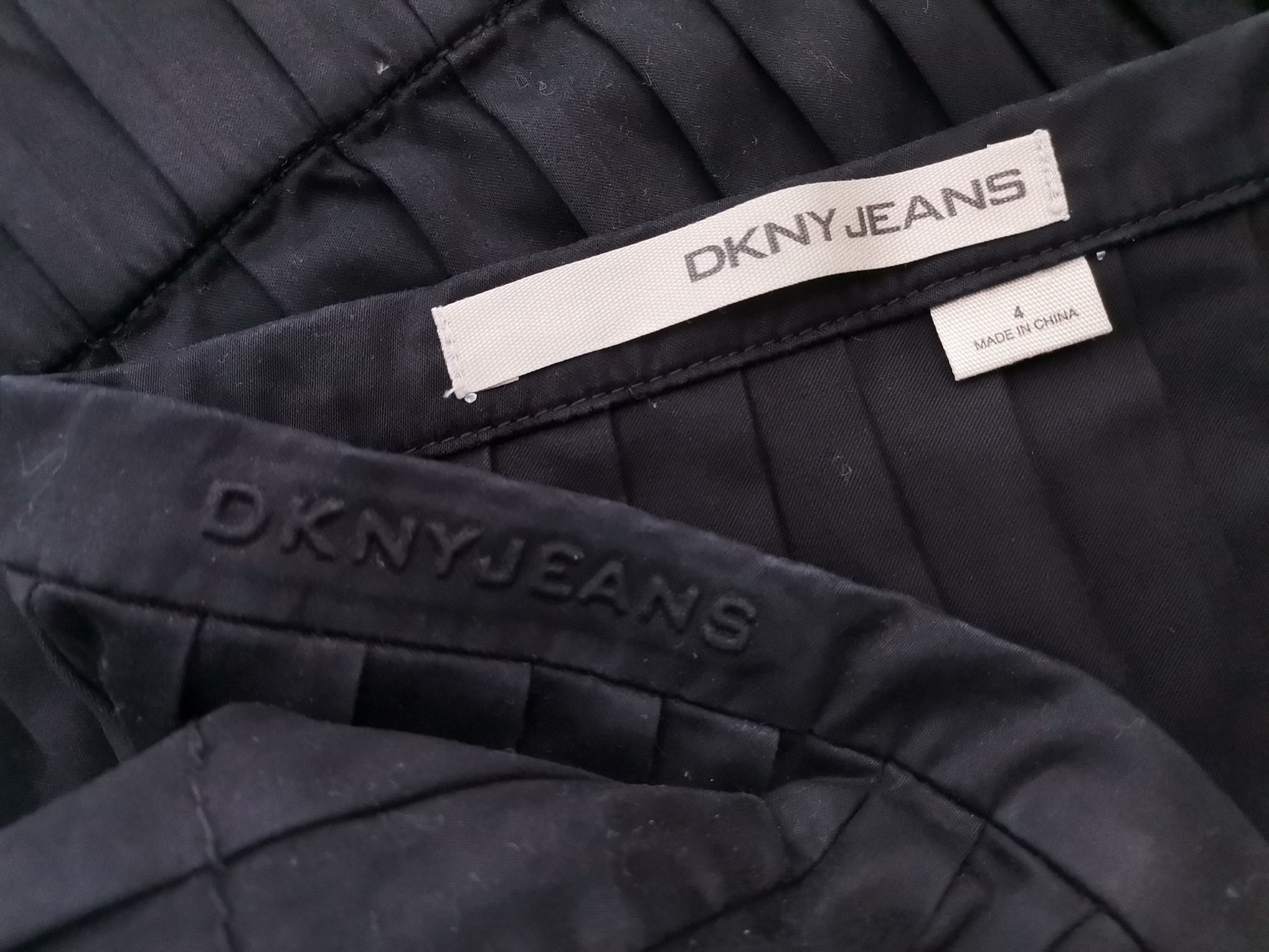 Dkny Jeans Stl 4 (42) Färg Svart Minikjol Kjol Kort Material Bomull