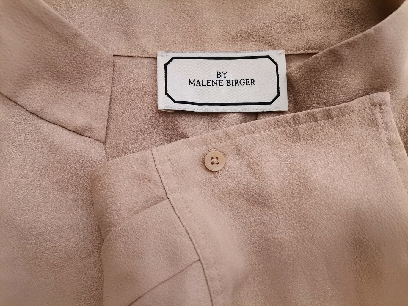 BY MALENE BIRGER Stl 38 Färg Beige Krage Blus Långärmad