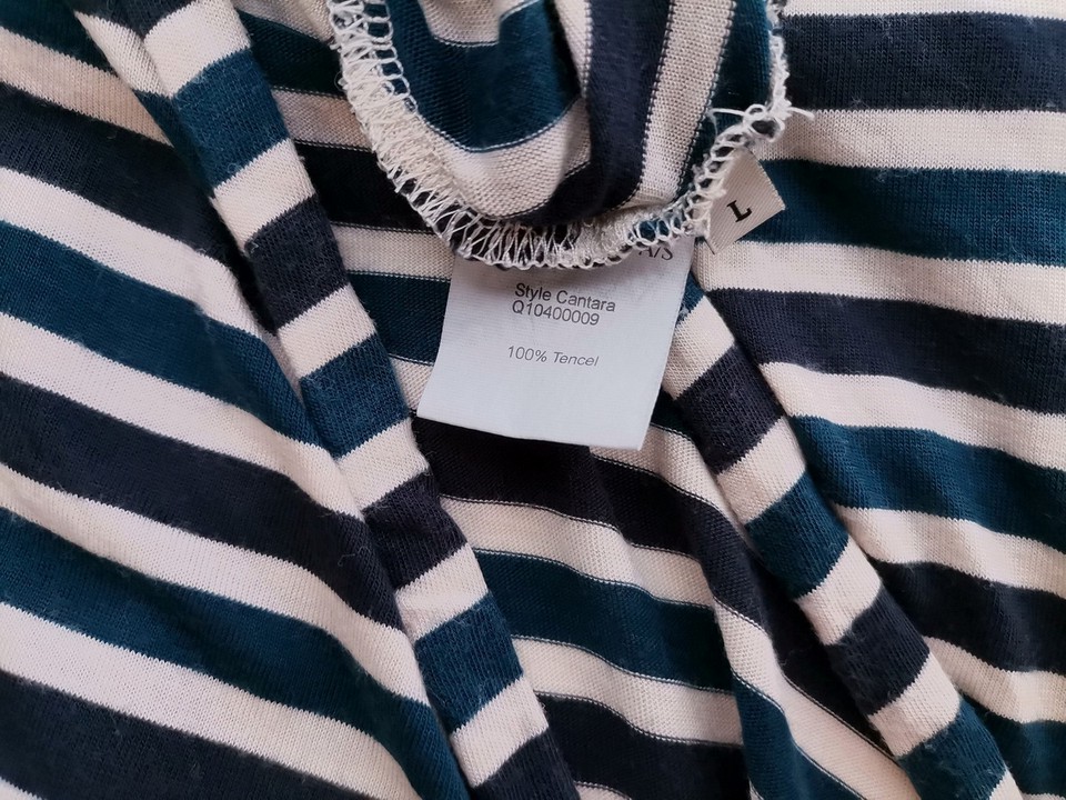 BY MALENE BIRGER Stl L Färg Marinblå Ränder Rund urringning Tunika blus Långärmad Material Tencel 100%