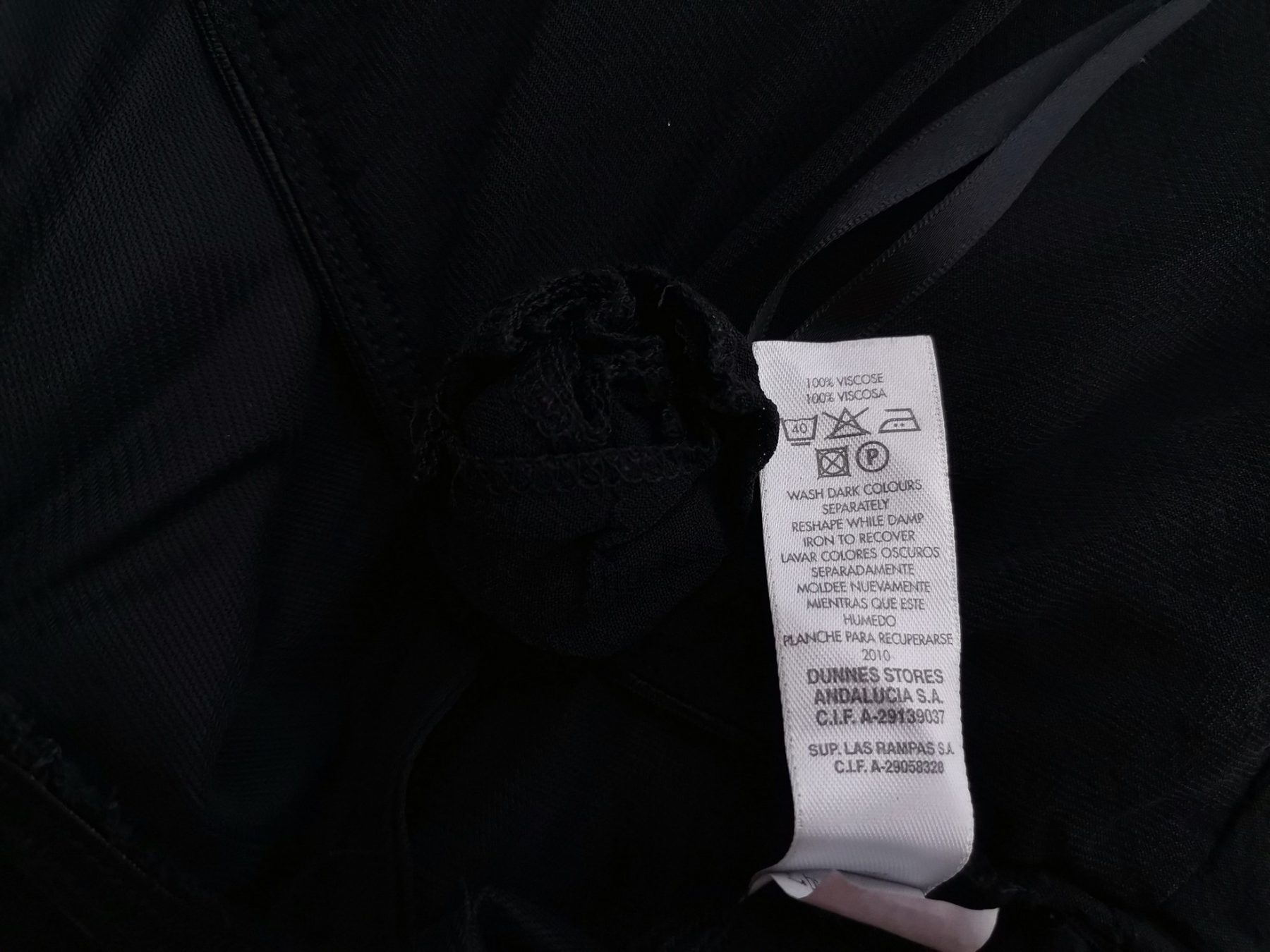 Dunnes stores Stl 18 (46) Färg Svart Kvadratisk urringning Maxi Klänning Ärmlös Lång Material Viskos 100%