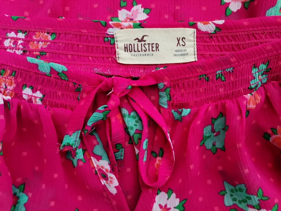 Hollister Stl XS Färg Fuchsia Keyhole Crew Neck Blus Kortärmad