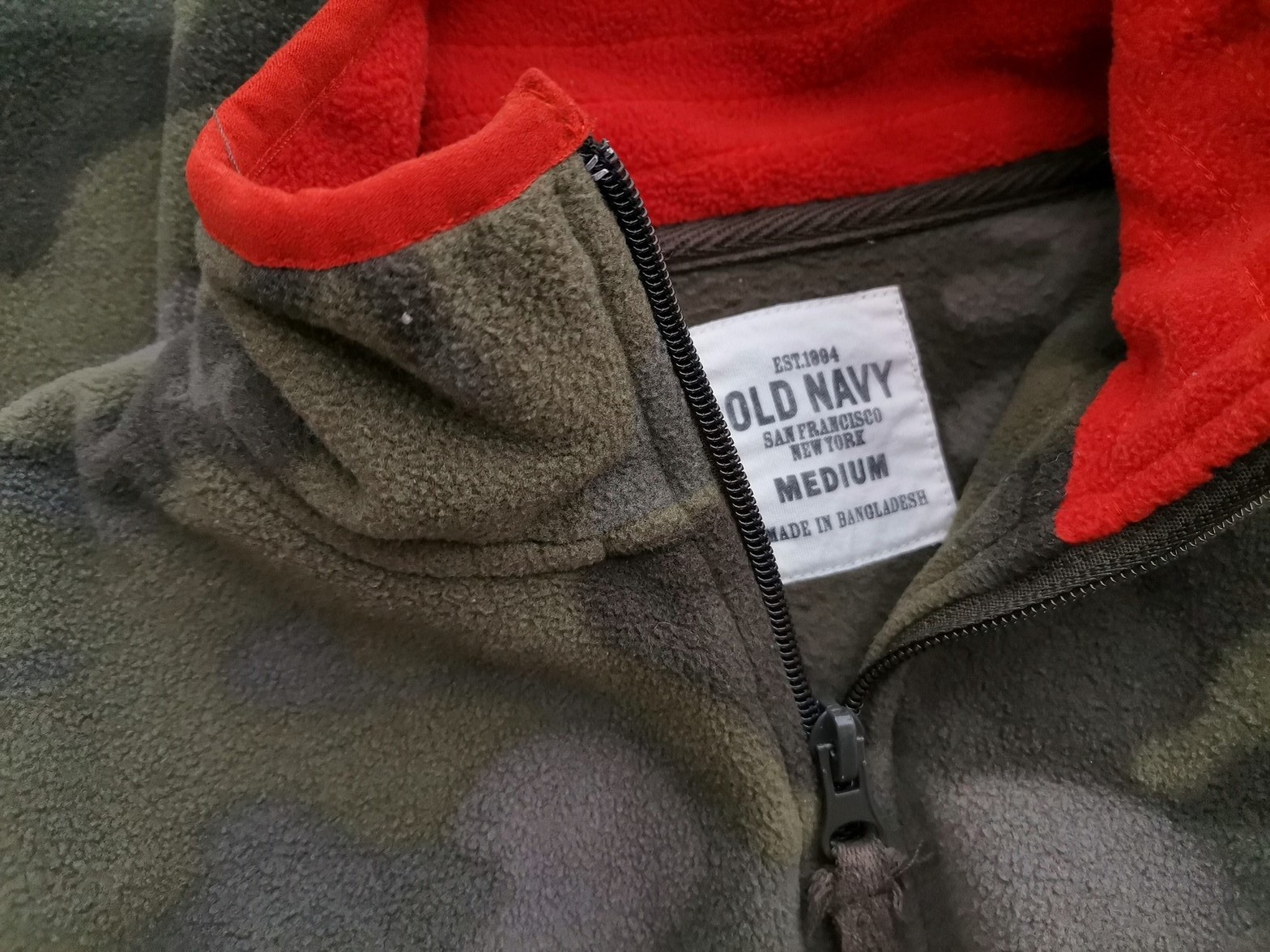 Old Navy Stl M Färg Grön Kamouflage Mock turtle Tröja ärm 3/4 Finstickat