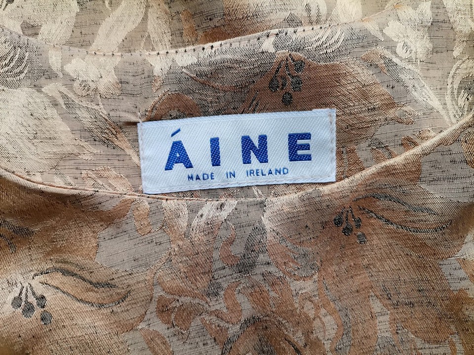 Aine Ireland Stl 42/44 Färg Guld Rund urringning Blus Ärmlös