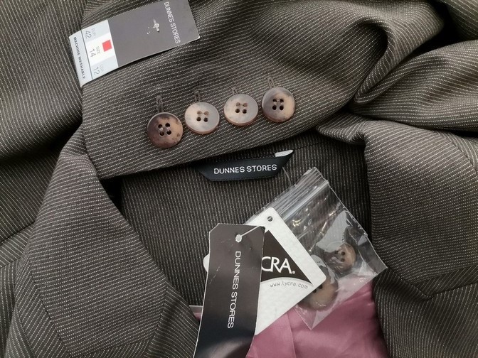 Dunnes stores Stl 14 (42) Färg Khaki Ränder Krage Kavaj med knappar Långärmad Material Viskos