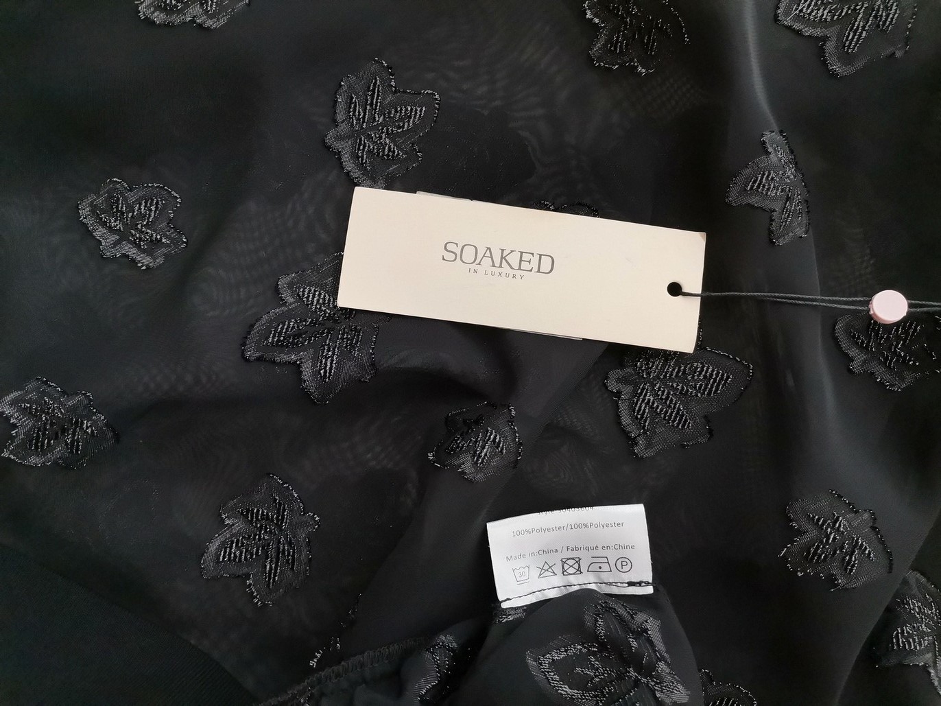 Soaked in luxury Stl M Färg Svart Floral Blad Rund urringning Blus Långärmad