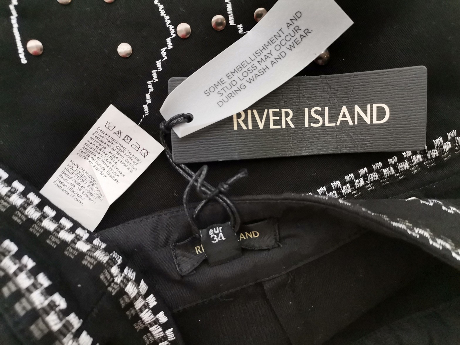 River island Stl 8 (34) Färg Svart Minikjol Kjol Kort Material Bomull