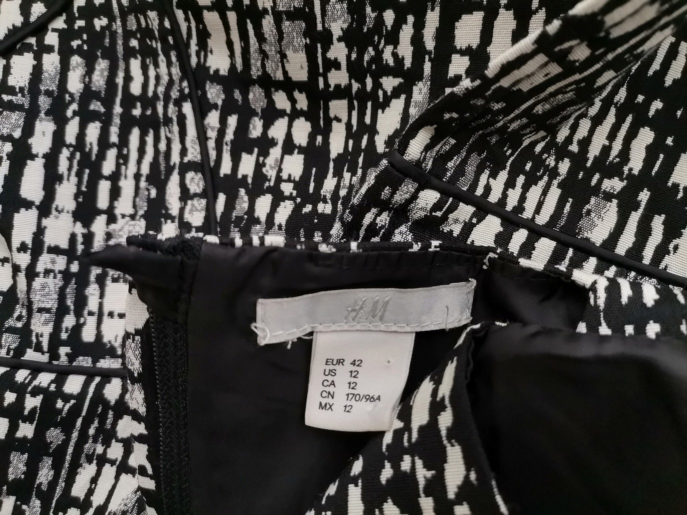 H&m Stl 42 Färg Svart Rund urringning Skal Klänning Ärmlös Knälängd