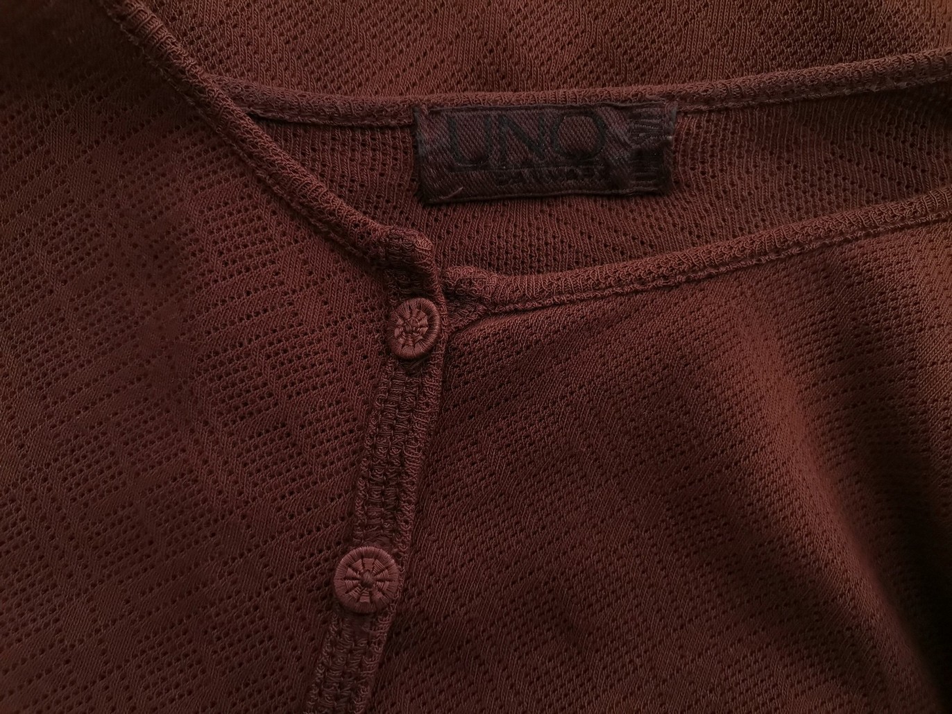 Uno Stl ONE SIZE (46/48) Färg Brun Rund urringning Lång knäppt kofta ärm 3/4 Material Bomull 100% Finstickat