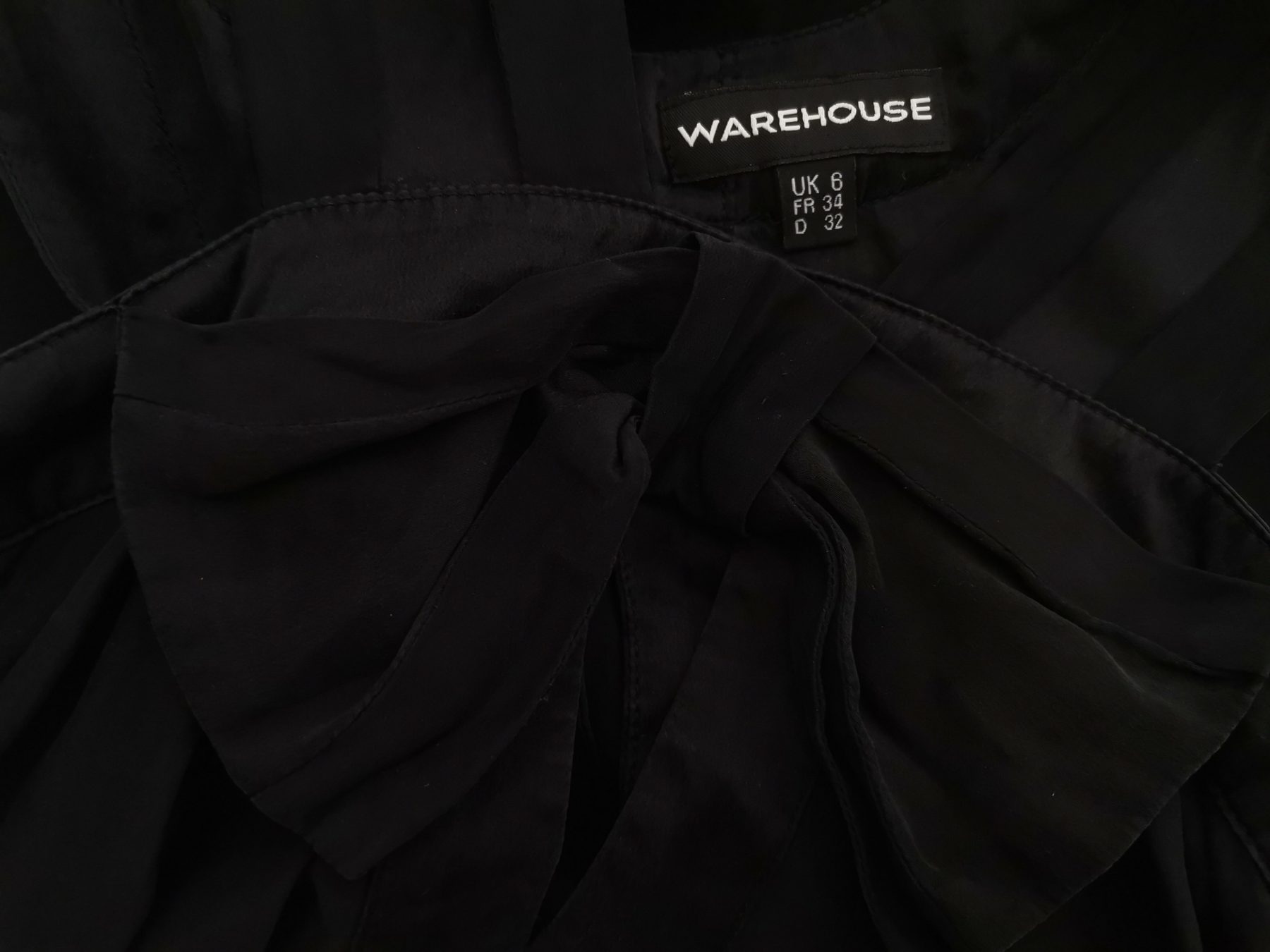 Warehouse Stl 6 (32) Färg Svart Keyhole Crew Neck Blus Ärmlös Material Siden 100%