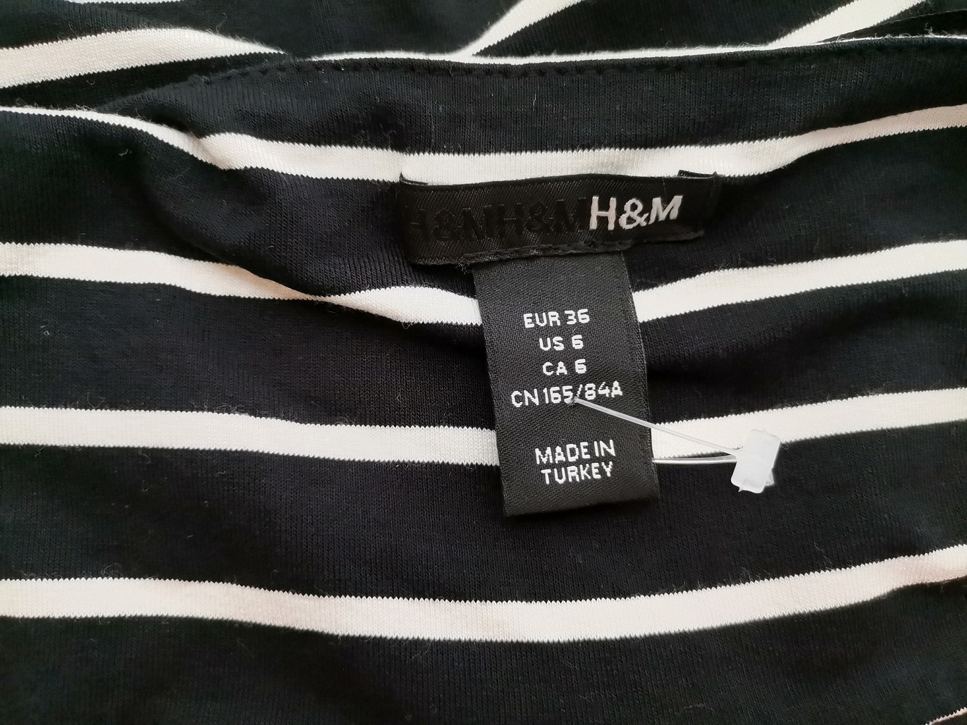 H&m Stl 36 Färg Svart Ränder V-ringning Omlott Klänning Kortärmad Midi Material Viskos