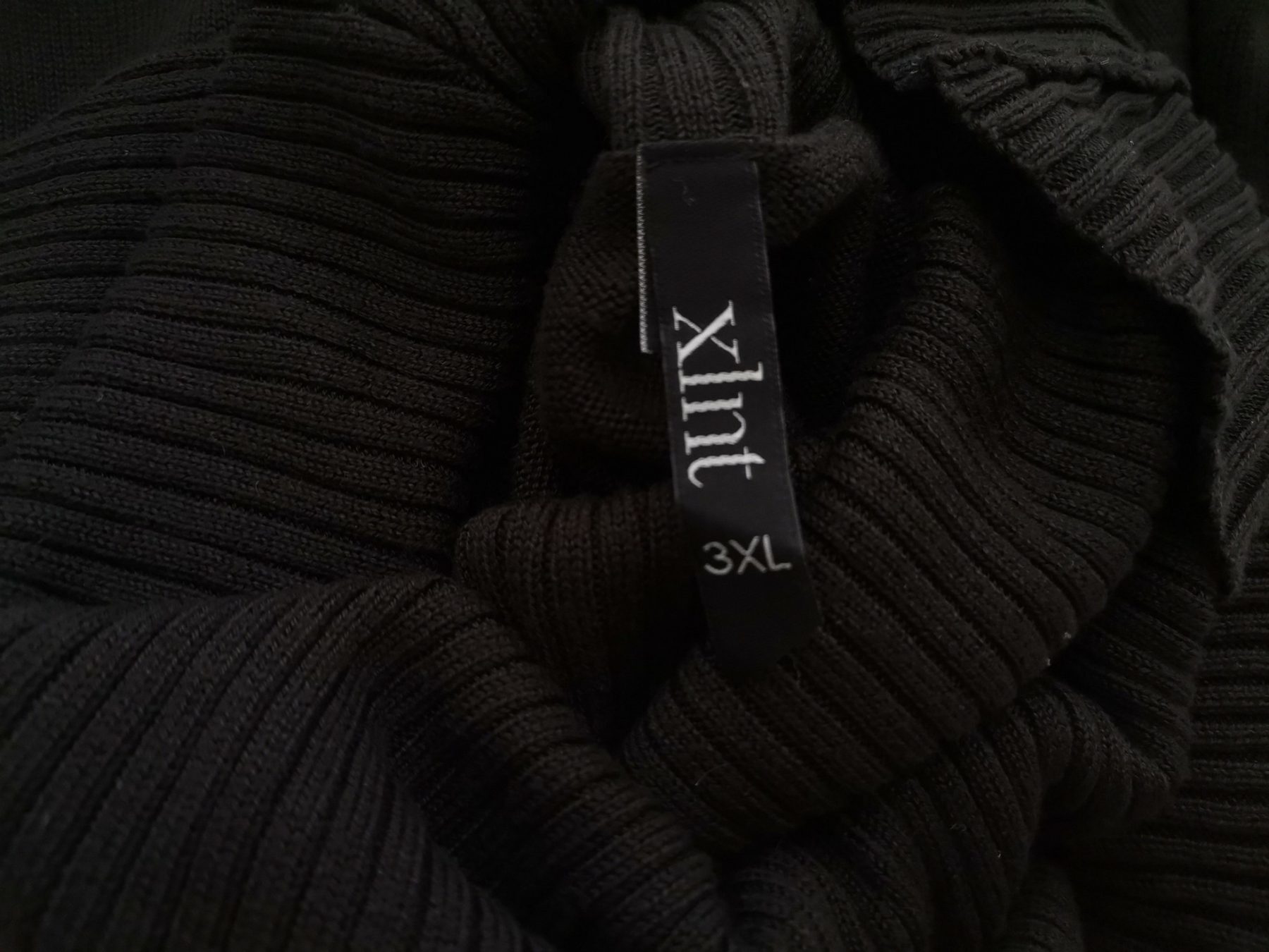 XLNT Stl 3XL Färg Svart Draperad Stickad Tunika Blus Långärmad Material Akryl