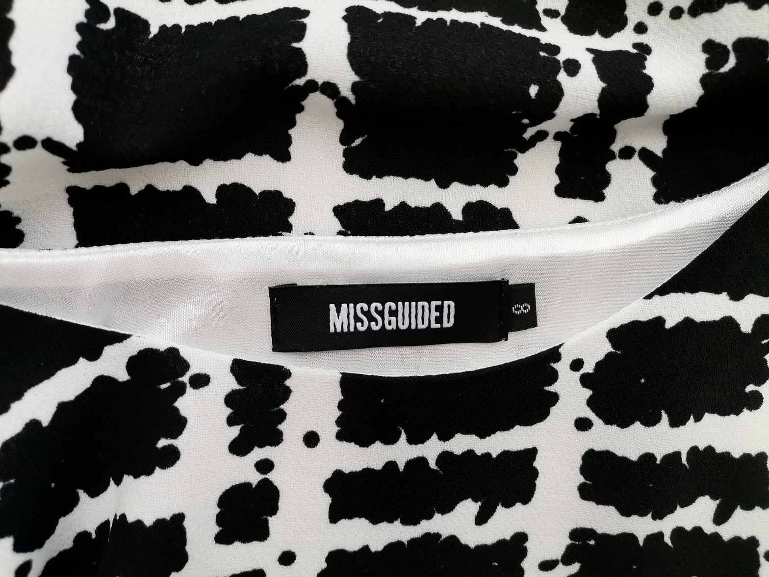 Missguided Stl 8 (36) Färg Svart Rund urringning Mini Klänning Kortärmad Kort