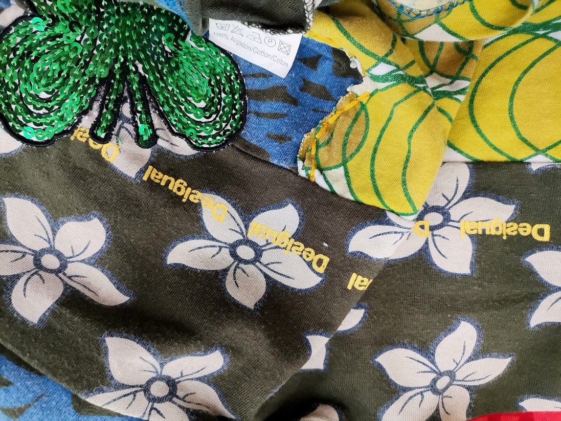 DESIGUAL Stl M Färg Färgglad V-ringning Blus Kortärmad Material Bomull 100%