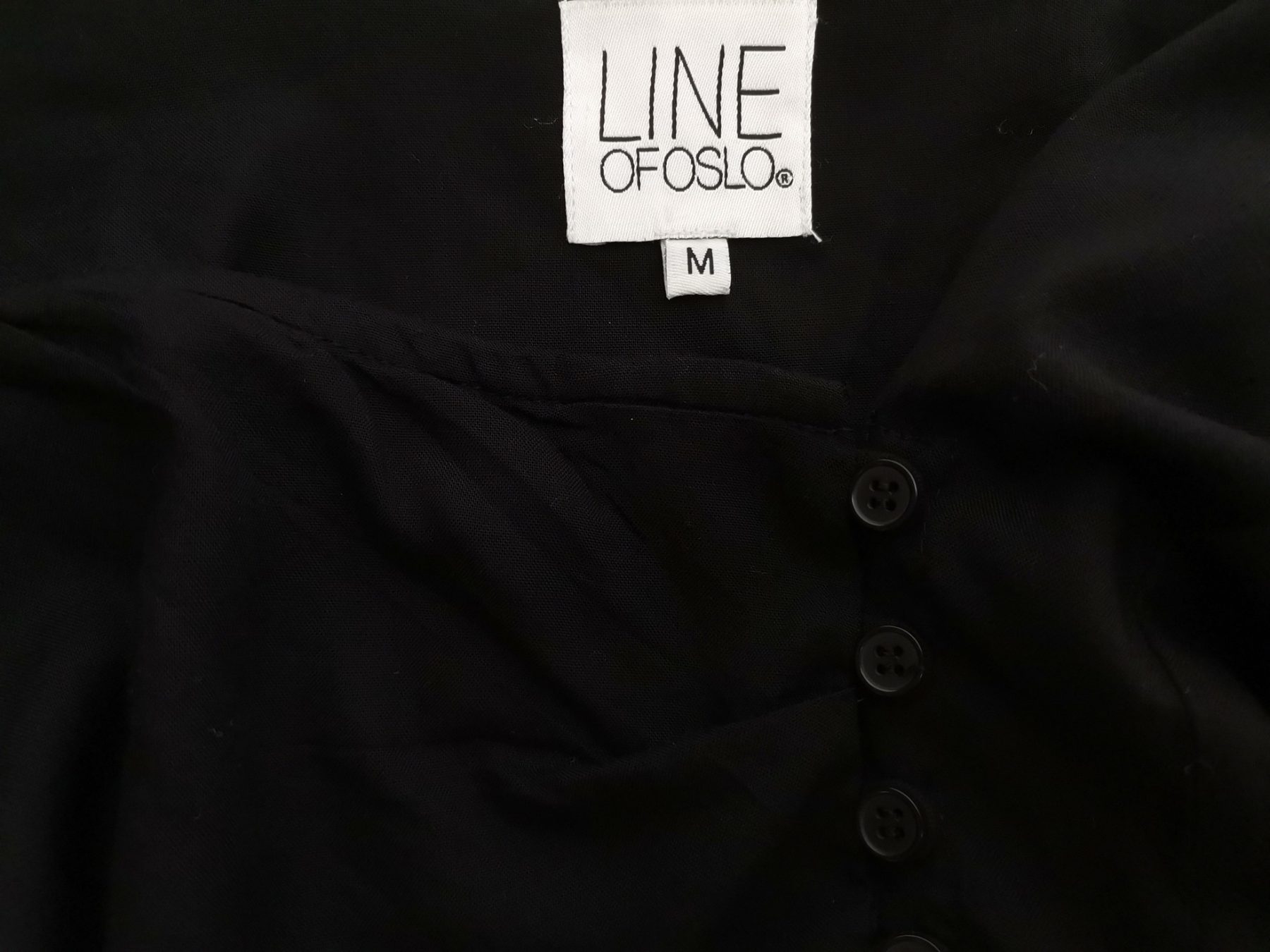 Line of Oslo Stl M Färg Svart V-ringning Omlott Blus ärm 3/4 Material Viskos 100%