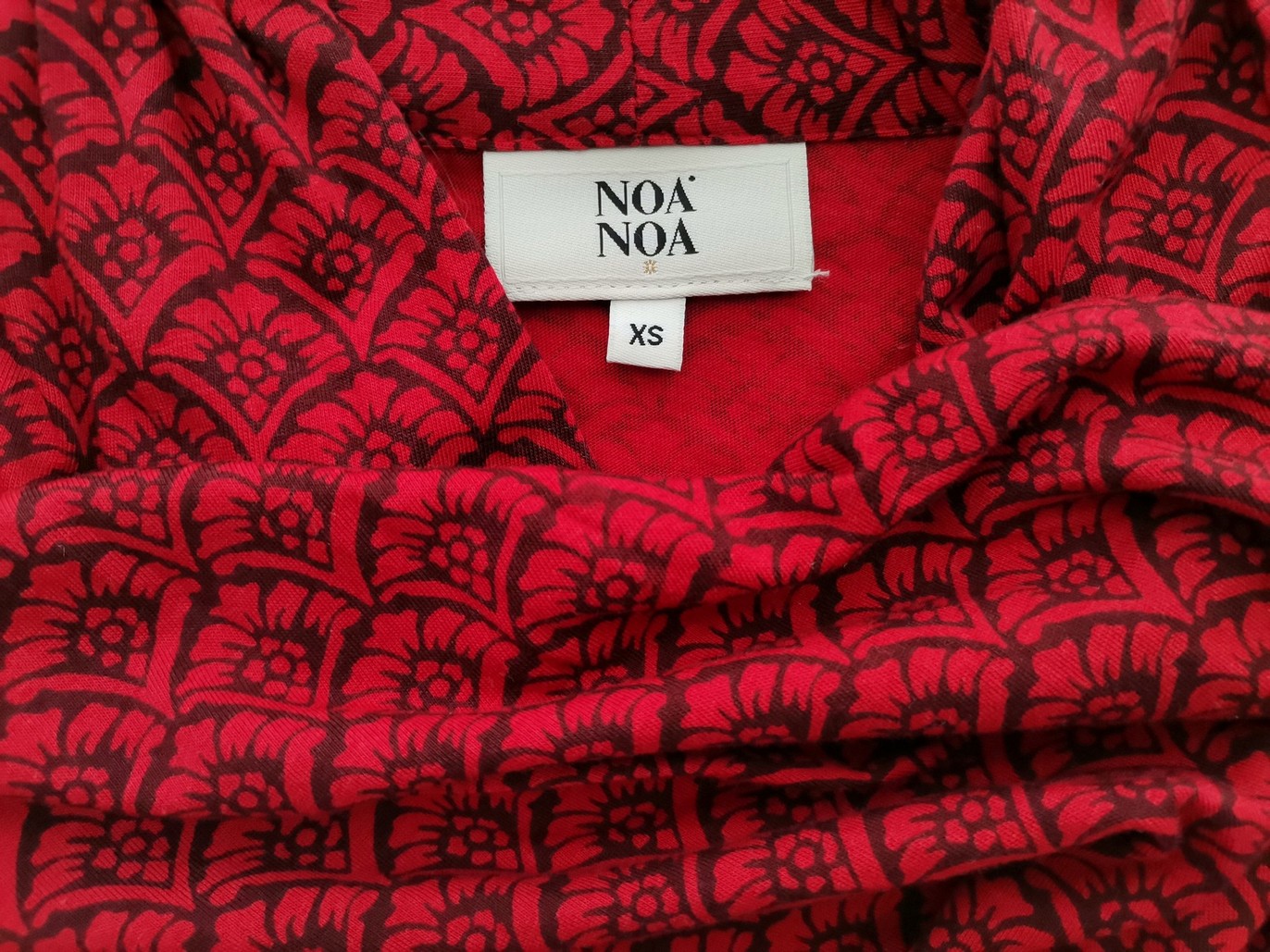 Noa noa Stl XS Färg Röd Draperad Omlott Blus Långärmad Material Tencel