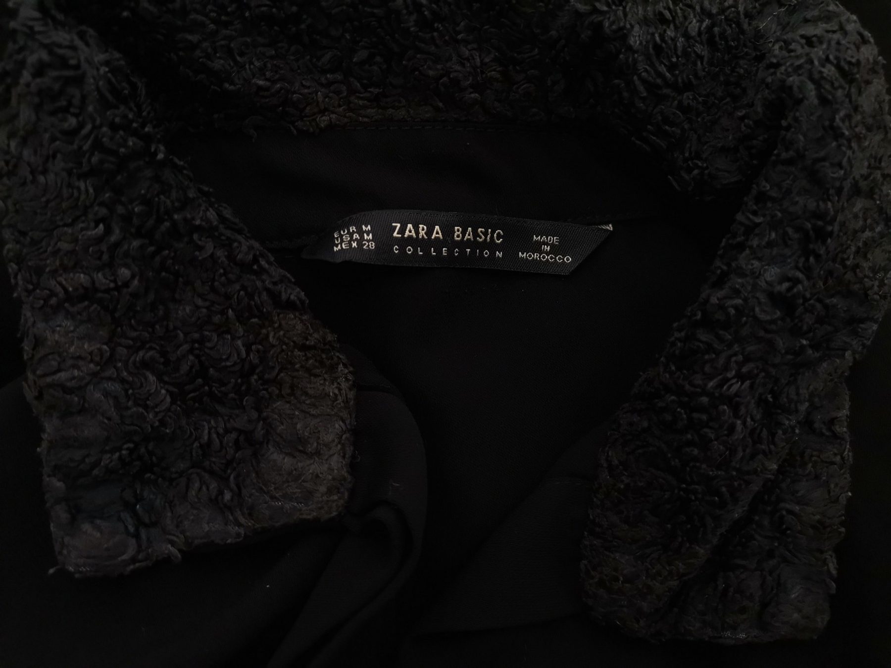 ZARA BASIC Stl M Färg Svart Krage Knäppt Blus Långärmad