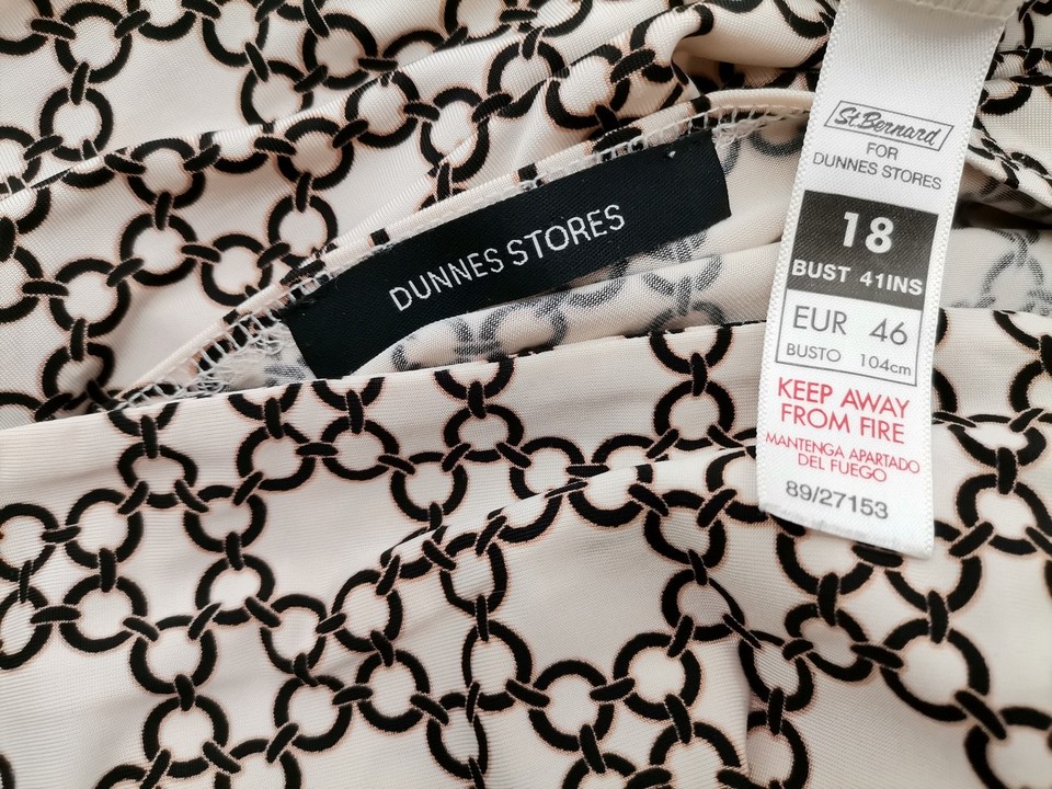 Dunnes stores Stl 18 (46) Färg Elfenben V-ringning Blus Kortärmad Material Viskos