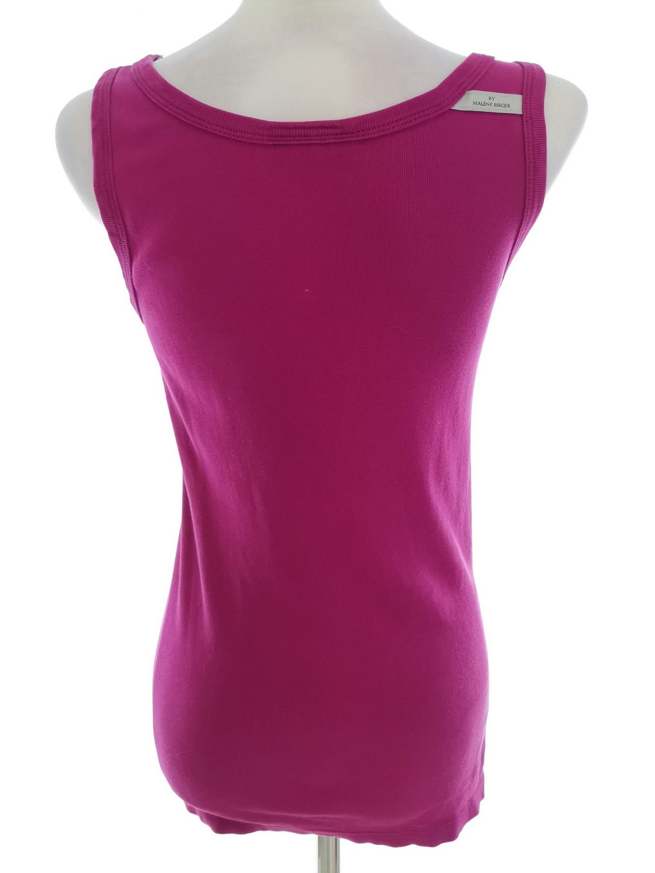 BY MALENE BIRGER Stl S Färg Fuchsia Rund urringning Blus Ärmlös