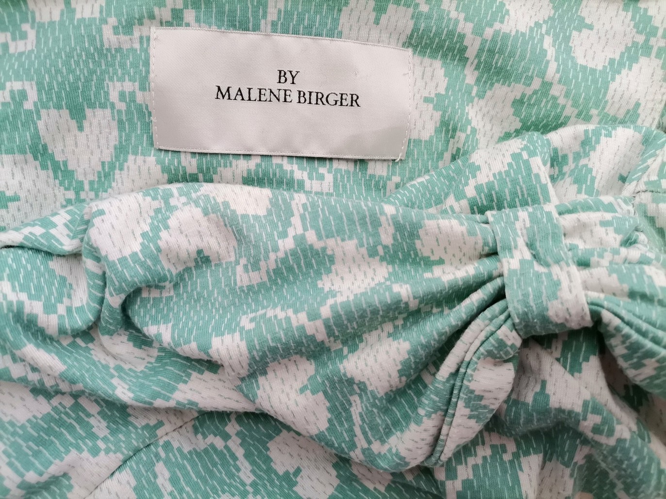 BY MALENE BIRGER Stl M Färg Mintgrön Axelbandslös Omlott Klänning Ärmlös Midi Material Viskos