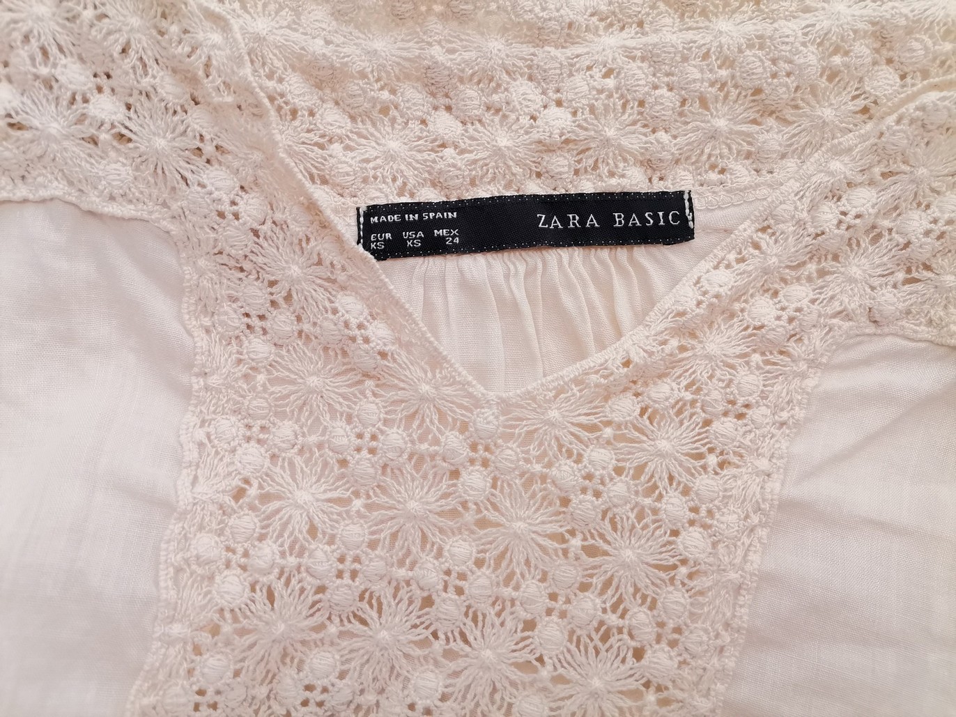 ZARA BASIC Stl XS Färg Elfenben V-ringning Blus Kortärmad Material Ramie