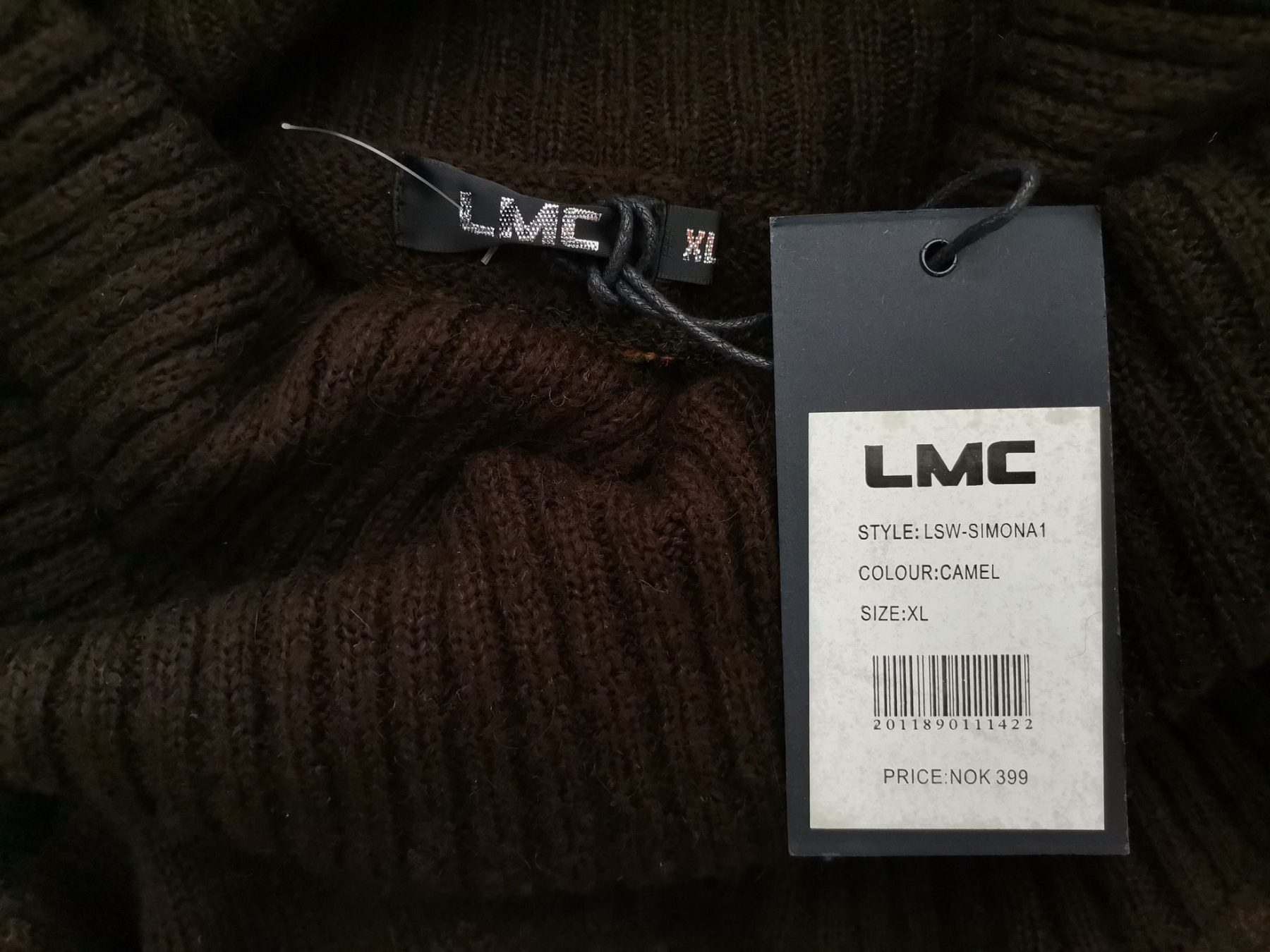 LmC Stl XL Färg Brun Ränder Draperad Stickad Klänning Långärmad Knälängd Material Akryl