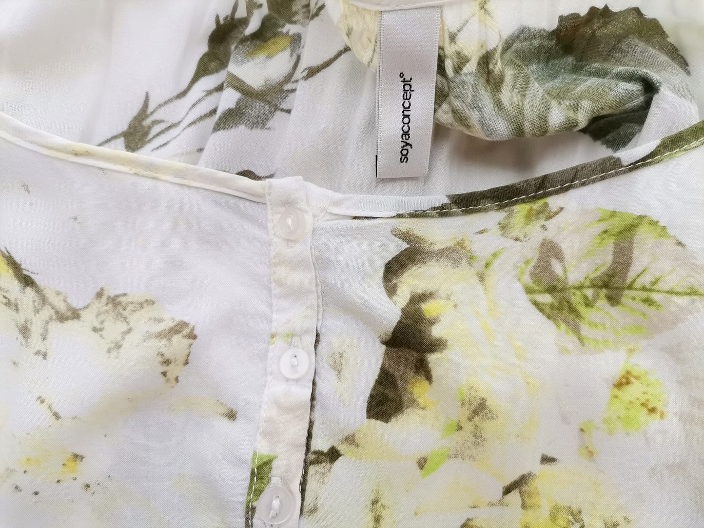 Soyaconcept Stl XL Färg Vit Floral Blad V-ringning Popover Blus Knappar Ärmlös Material Viskos 100%