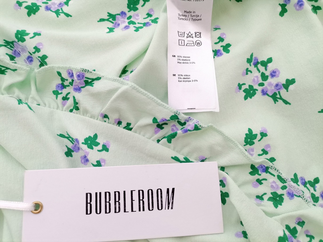 BUBBLEROOM Stl L Färg Mintgrön V-ringning Omlott Klänning Kortärmad Knälängd Material Viskos