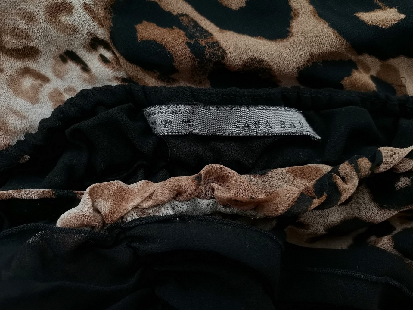 ZARA BASIC Stl L Färg Brun Djurtryck Axelbandslös Kroppsnära Klänning Kortärmad Knälängd