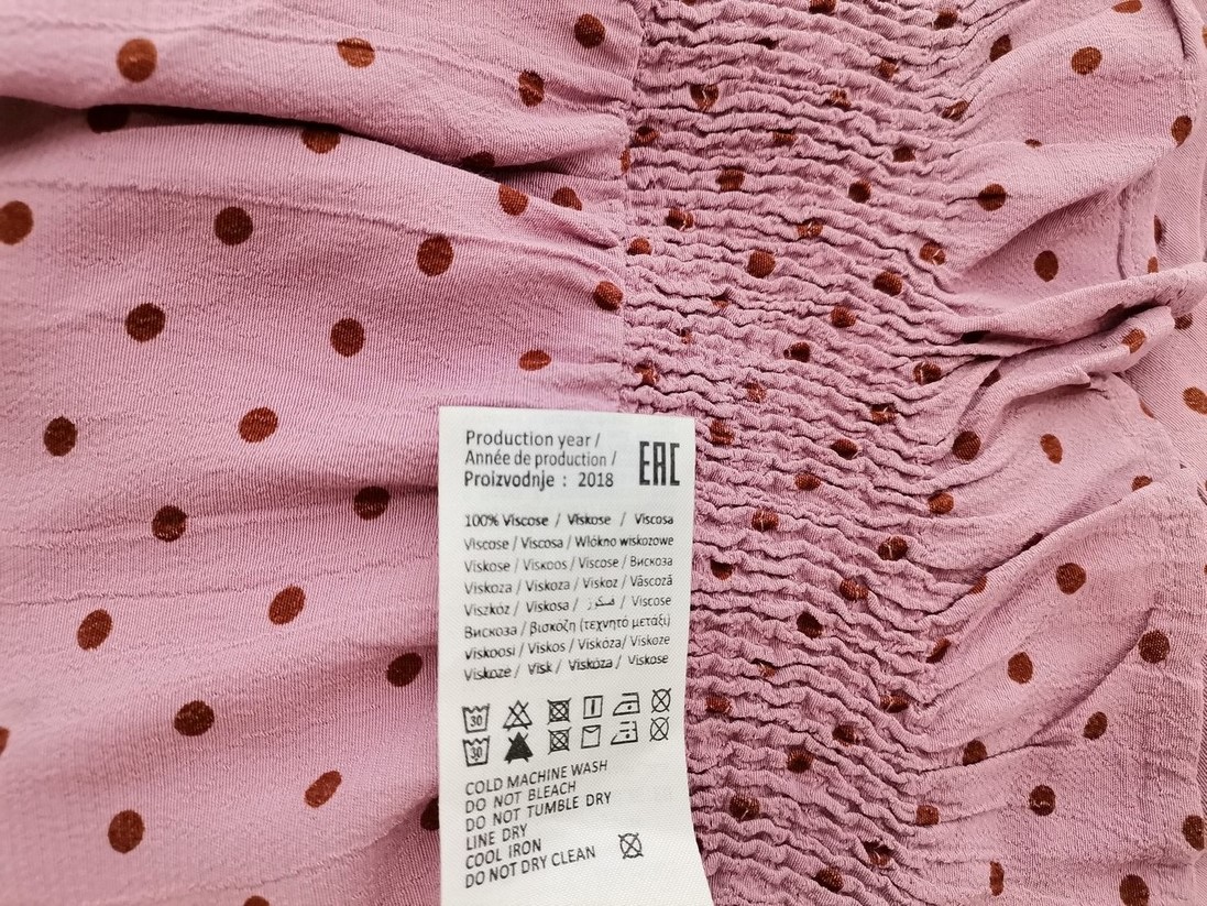 Vero moda Stl XL Färg Rosa Prickar Rund hals Blus Kortärmad Material Viskos 100%