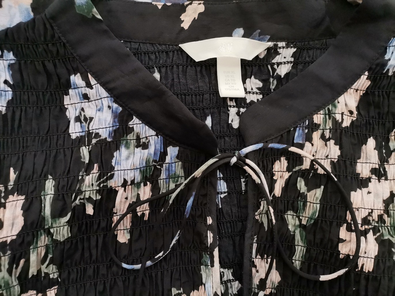 H&m Stl XL Färg Svart Krage Tunika blus Långärmad Material Viskos