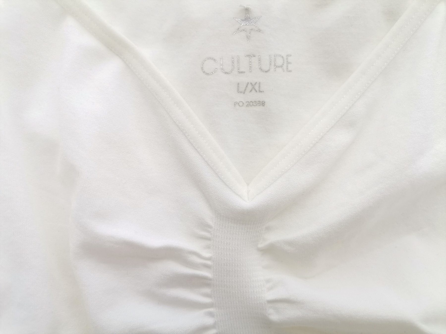 Culture Stl L/XL Färg Vit V-ringning Blus Ärmlös