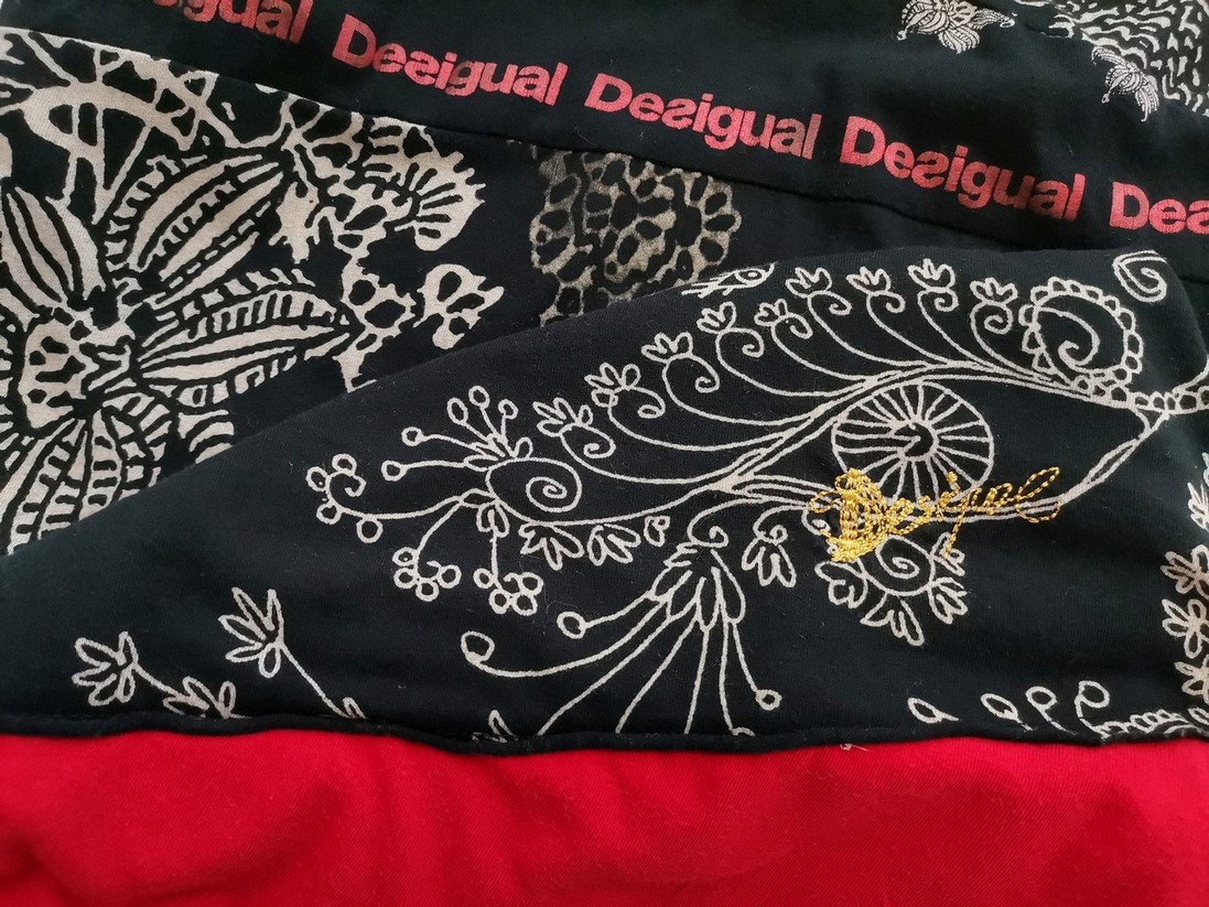 DESIGUAL Stl L Färg Svart V-ringning Stickad Klänning Kortärmad Midi