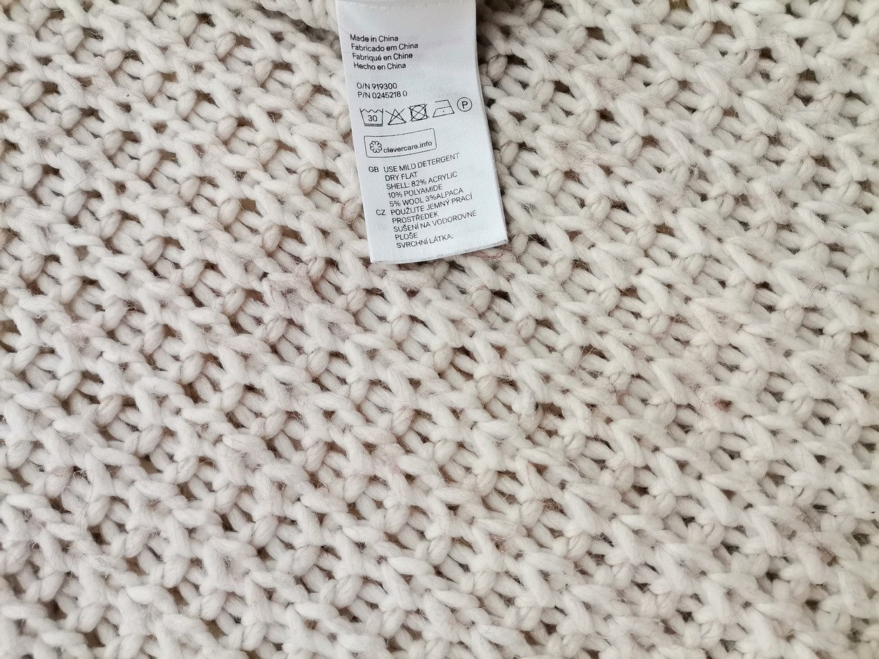 H&m Stl XS Färg Elfenben V-ringning Stickad Klänning Långärmad Knälängd Material Akryl