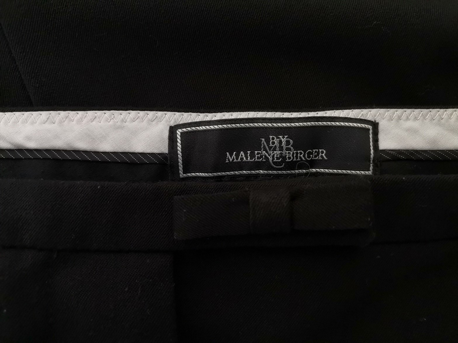 BY MALENE BIRGER Stl S Färg Svart Rak och pennkjol Kjol Midi