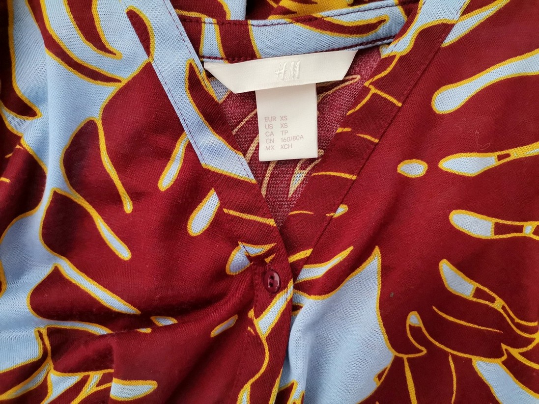 H&m Stl XS Färg Purpur Floral Blad Split Crew Neck Knäppt Tunika Blus ärm 3/4