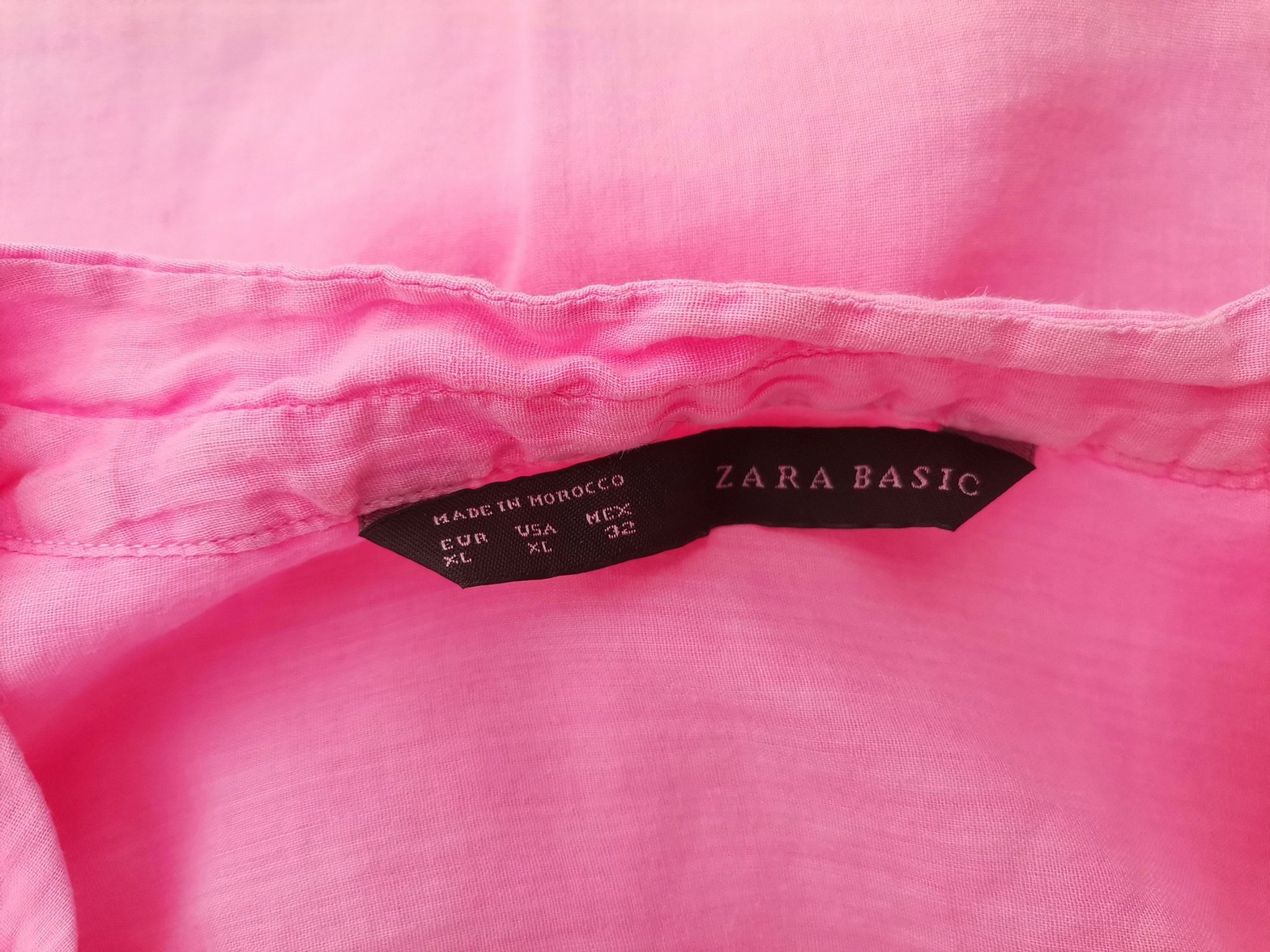 ZARA BASIC Stl XL Färg Rosa Split Crew Neck Popover Blus Knappar Långärmad