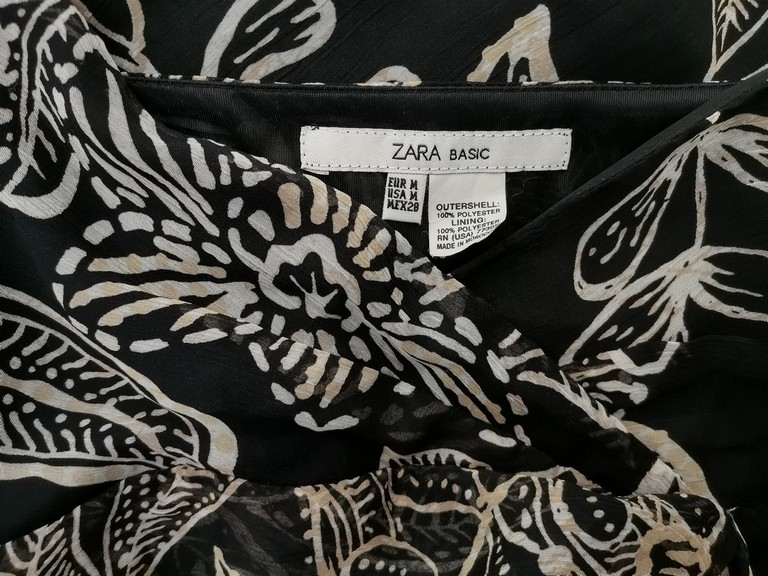 ZARA BASIC Stl M Färg Svart Hjärtformad Blus Ärmlös