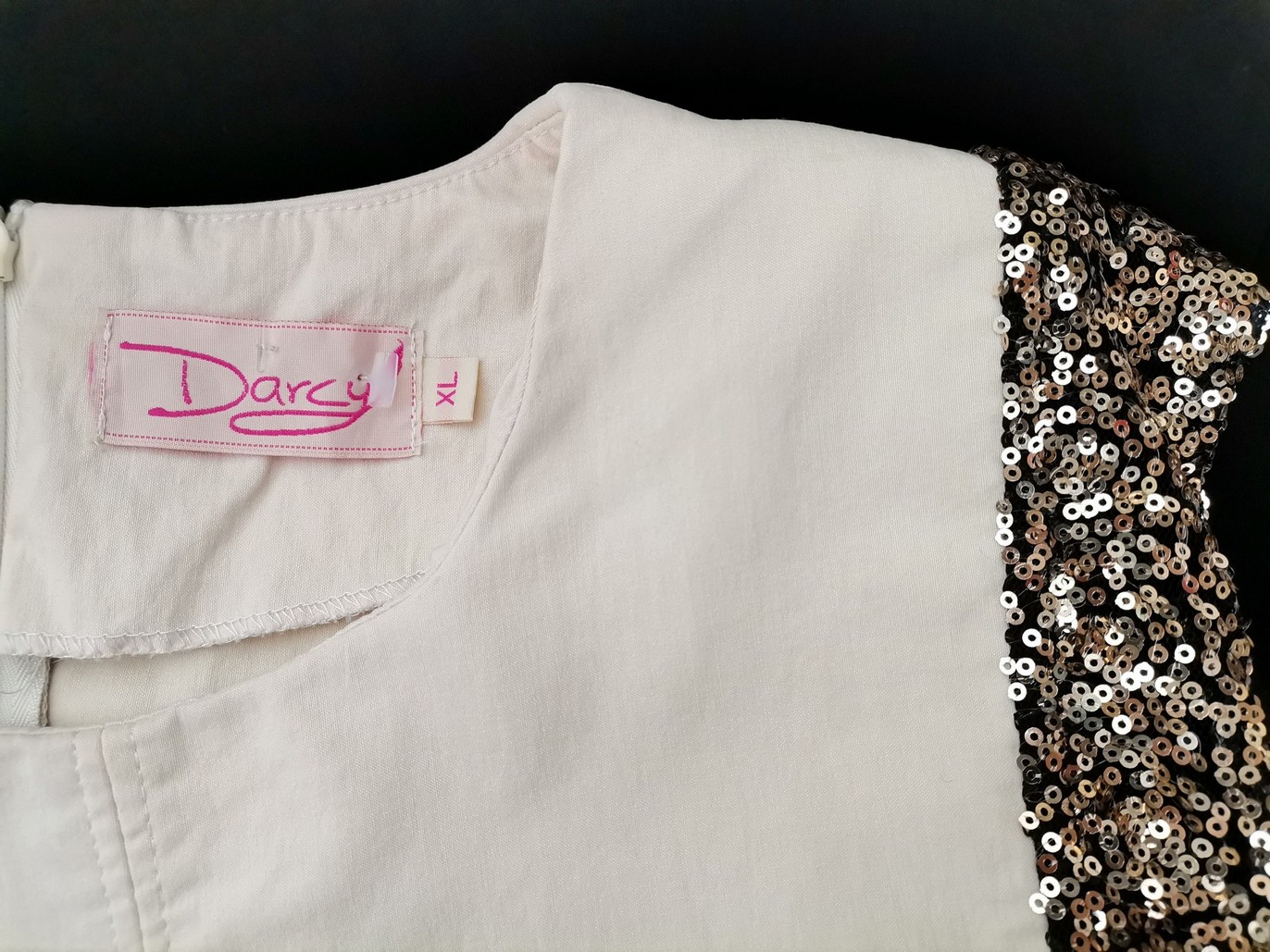 Darcy Stl XL Färg Svart Rund urringning A-linje Klänning Kortärmad Midi