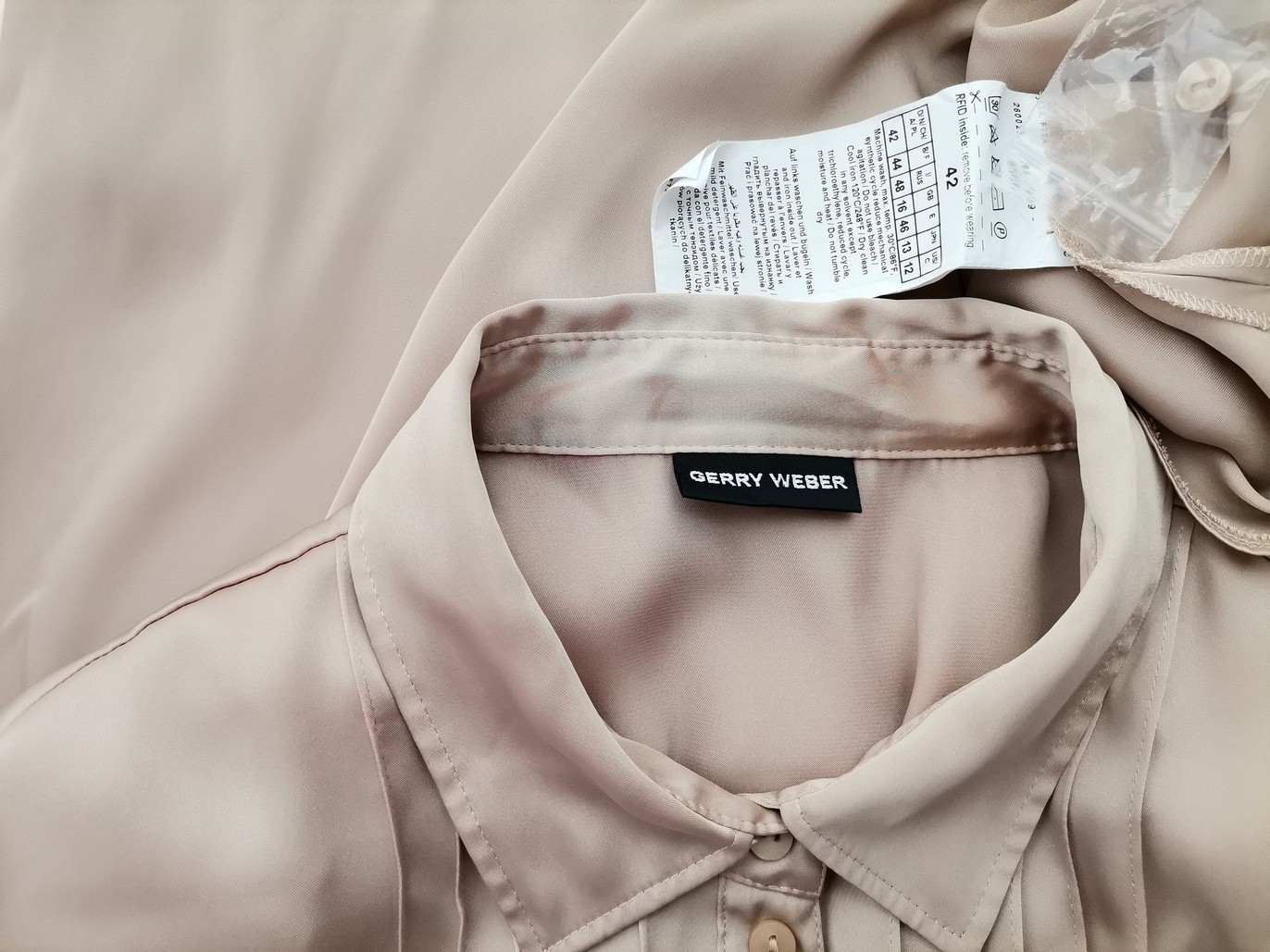 Gerry weber Stl 42 Färg Beige Krage Knäppt Skjort Blus Långärmad